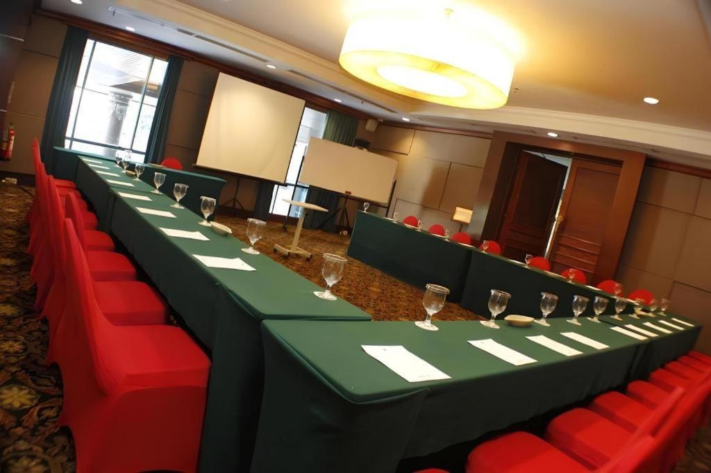 Blue Sky Hotel Balikpapan (Borneo)